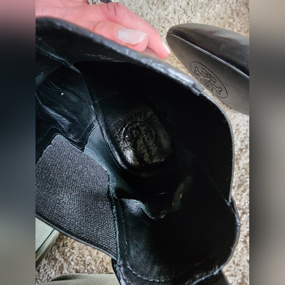 Tory Burch made in Brazil black leather size 9.5 M Chelsea heeled boots - Picture 11 of 16